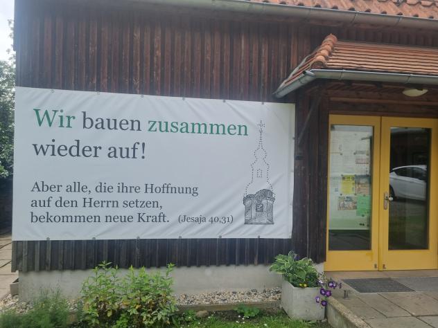 Banner am Kirchgemeindehaus Großröhrsdorf