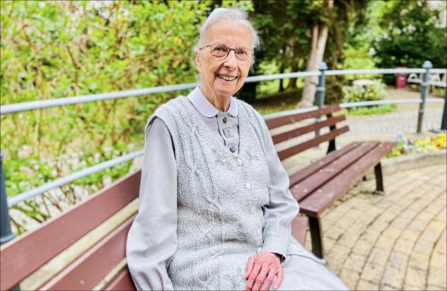 Schwester Gisela Nowack gehört zu den wenigen Diakonissen, die in »Zion« in Aue verblieben sind. Sie feiert 2024 ihr 60. Dienstjubiläum. Ihre Berufung zu Gott und der Arbeit mit den Menschen ist jedoch ein Auslaufmodell.