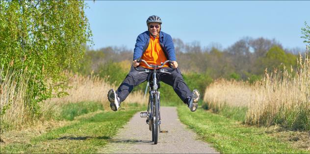 Rauf aufs Rad: Das Fahrradfahren bedeutet für viele Freiheit und Leichtigkeit (Themenfoto). © Jenny Sturm – stock.adobe.com