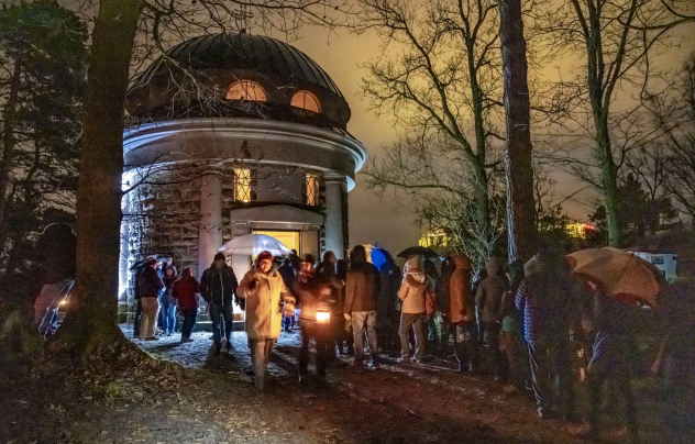 Die wuchtige Waldkapelle in Thürmsdorf. © Daniel Förster