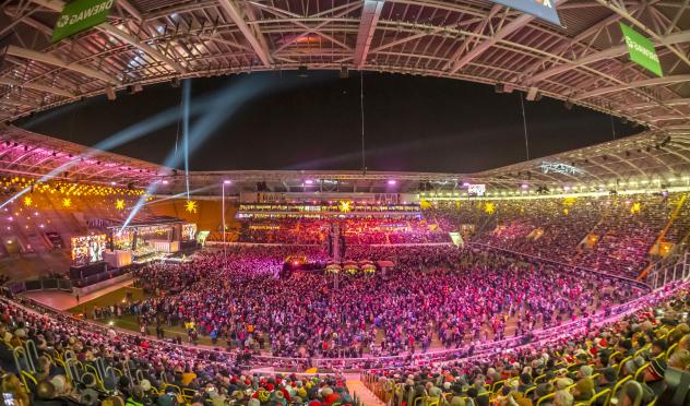 Das Dresdner Rudolf-Harbig-Stadion (auch Dynamo-Stadion) ist erneut Schauplatz des Großen Dresdner Adventssingens. Im vergangenen Jahr kamen 17.800 Zuschauer. © epd-bild/Matthias Rietschel