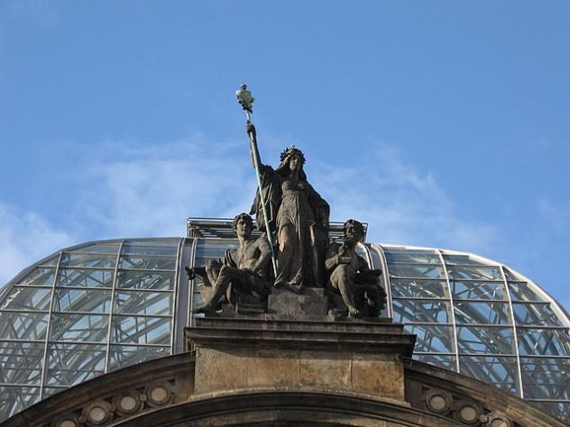 Das Konzert »Klingender Bahnhof« mit dem Dresdner Kreuzchor findet am Samstag, 14. September, 17 Uhr, in der Kuppelhalle des Hauptbahnhofs in Dresden statt.