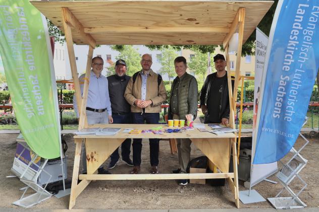 Am Stand der Evangelisch-Lutherischen Landeskirche Sachsens bei den Christlichen begegnungstagen in Frankfurt/Oder.