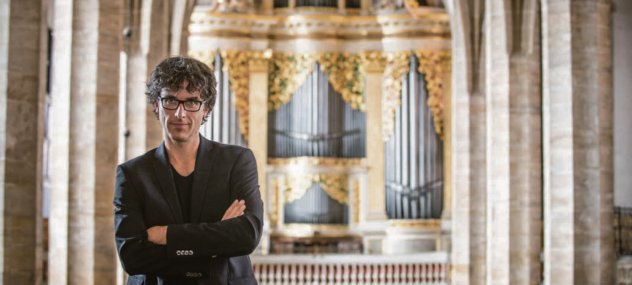 Organist Albrecht Koch vor der berühmten Silbermann-Orgel im Freiberger Dom. Er steht seit 2010 an der Spitze der Gottfried-Silbermann-Gesellschaft.