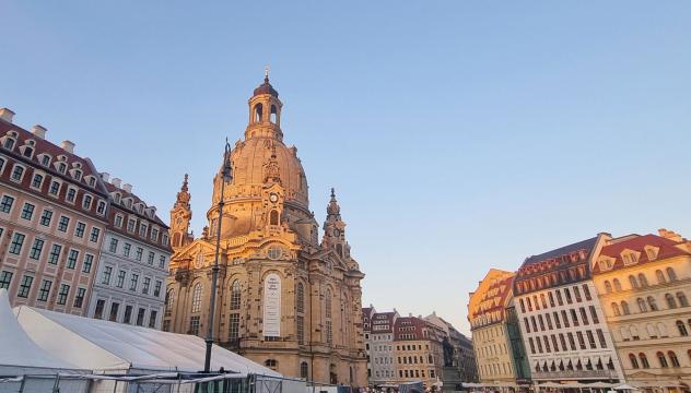 Fotoausstellung Stronger than Bombs Frauenkirche