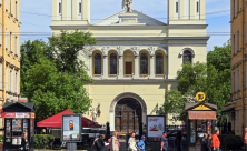 Die evangelische Petrikirche in St. Petersburg ist die größte lutherische Kirche Russlands. Sie wurde im Stil einer klassizistischen Basilika erbaut und am Reformationstag 1838 eingeweiht. © commons.wikimedia.org/A.Savin/Wikipedia