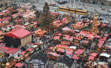 Blick auf den Striezelmarkt in Dresden