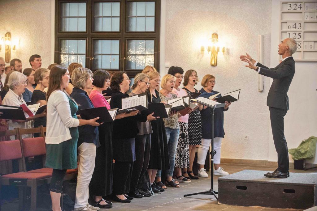 Ein extra Chor sang unter der Leitung von Hochschulrektor Stephan Lennig. ©: Dietrich Flechtner