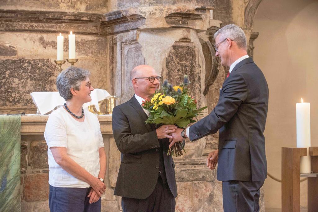 Blumen für Markus Leidenberger neben seiner Ehefrau Margret. ©: Dietrich Flechtner