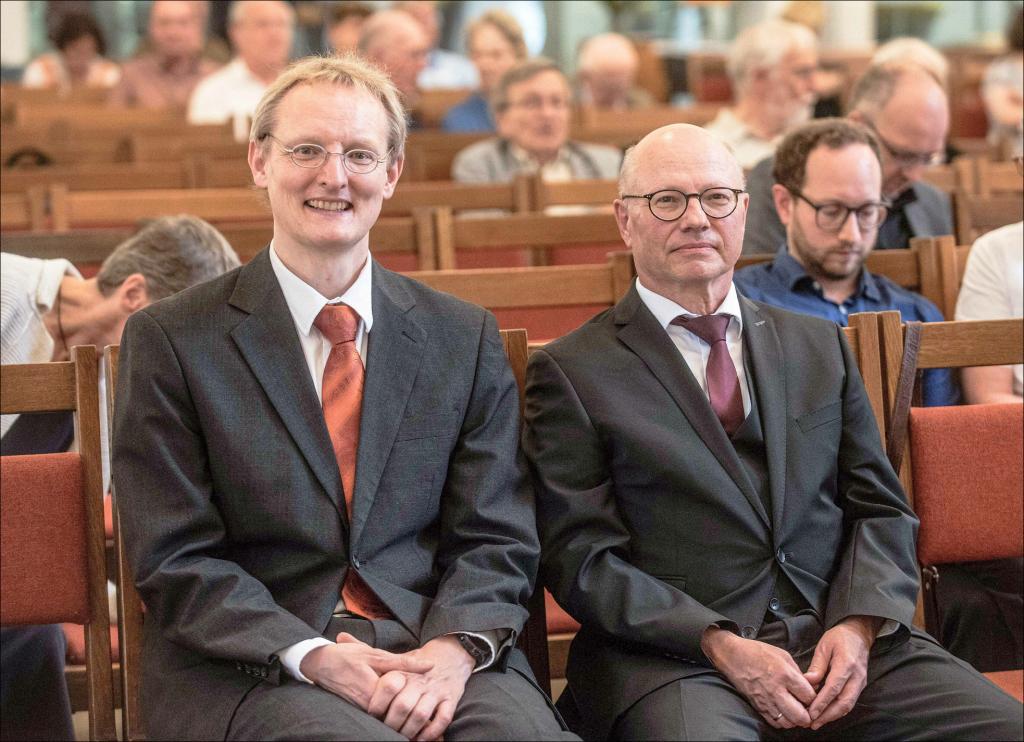 Der siebente Landeskirchenmusikdirektor Sachsens: Burkhard Rüger (l.) wurde in einem Gottesdienst in der Dresdner Dreikönigkskirche als Nachfolger von Markus Leidenberger feierlich ins Amt eingeführt. ©: Dietrich Flechtner