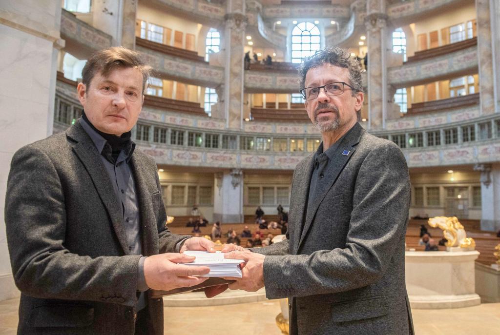 Guido Franke (li.) und Titus Parade sind die beiden neuen hauptamtlichen Küster in der Dresdner Frauenkirche. © Dietrich Flechtner