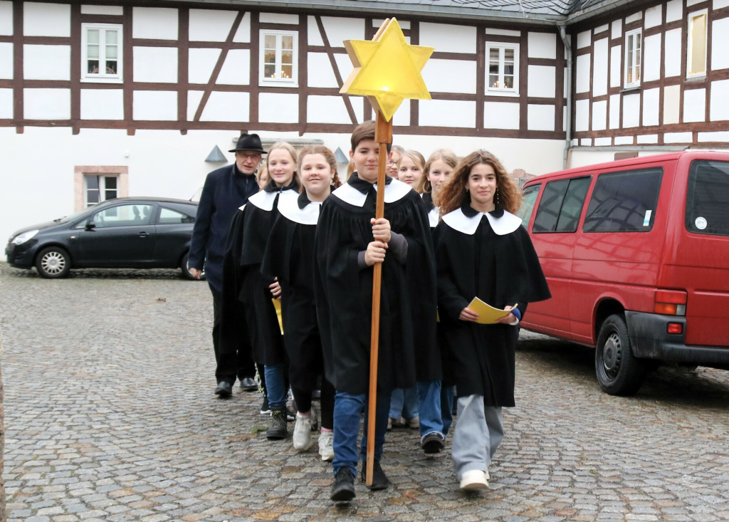 Die Kurrende von Flöha-Niederwiesa startet. © Irmela Hennig