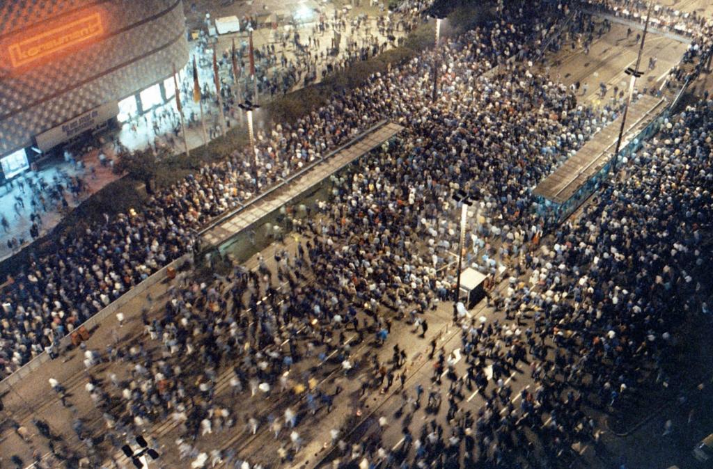 Tag der Entscheidung: Die Montagsdemonstration am 9. Oktober 1989 in Leipzig. © Robert-Havemann-Gesellschaft/Aram Radomski/RHG_Fo_HAB_21005