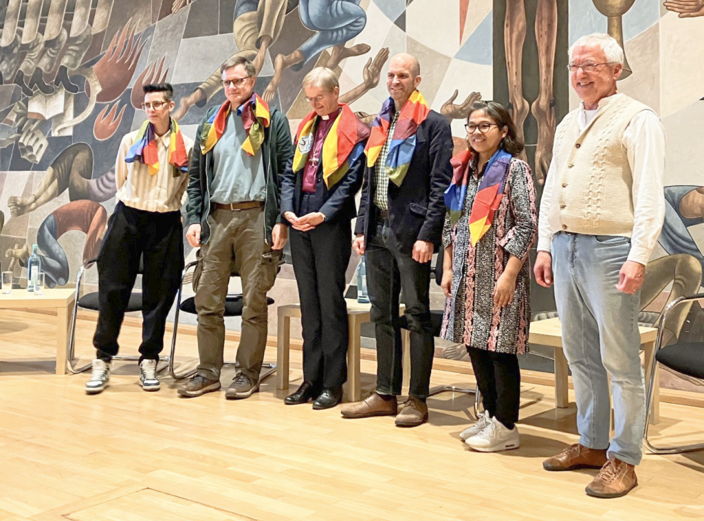 Glauben an Auswege – Podiumsteilnehmer der Konferenz »Hoffnung für die Erde leben« in Dresden: Wolfgang Lucht (2. v. l.), Bischöfin Dagmar Winter (3. v. l.), Walter Lechner (3. v. r.) und M. Klotz Woock (r.). © Eckhard Röhm/Brot für die Welt