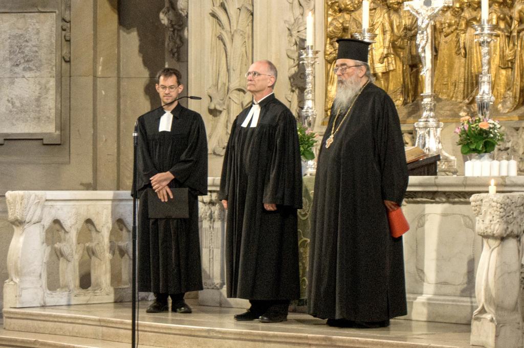 Eröffnung durch Chr. Behr (M.) und Radu Miron (r.) © evlks.de