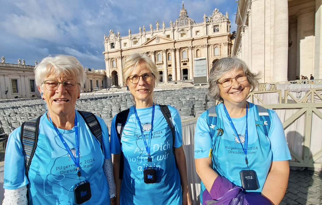 Pilgerinnen Sieglinde Goldberg, Simone Bergmann, Monika Klimpel (v. l.) in Rom. © Ruth Weinhold-Heße