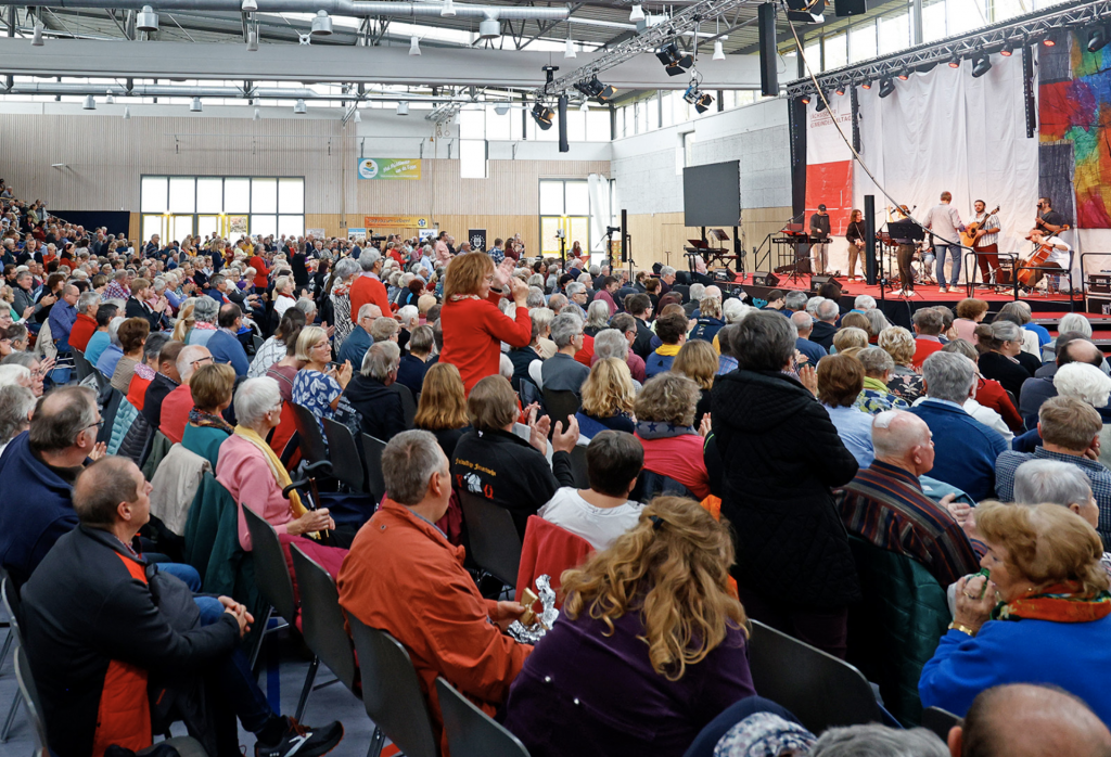 Volle Reihen beim Gemeindebibeltag in der Sachsenlandhalle. © Markus Pfeifer