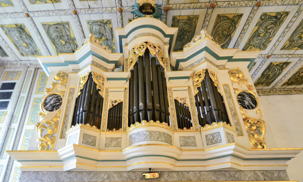 Sie erstrahlt nach der Sanierung wieder im Glanz und Klang alter Tage: die 1885 gebaute Kreutzbach-Orgel in der Marienkirche Nenkersdorf. © Roger Dietze