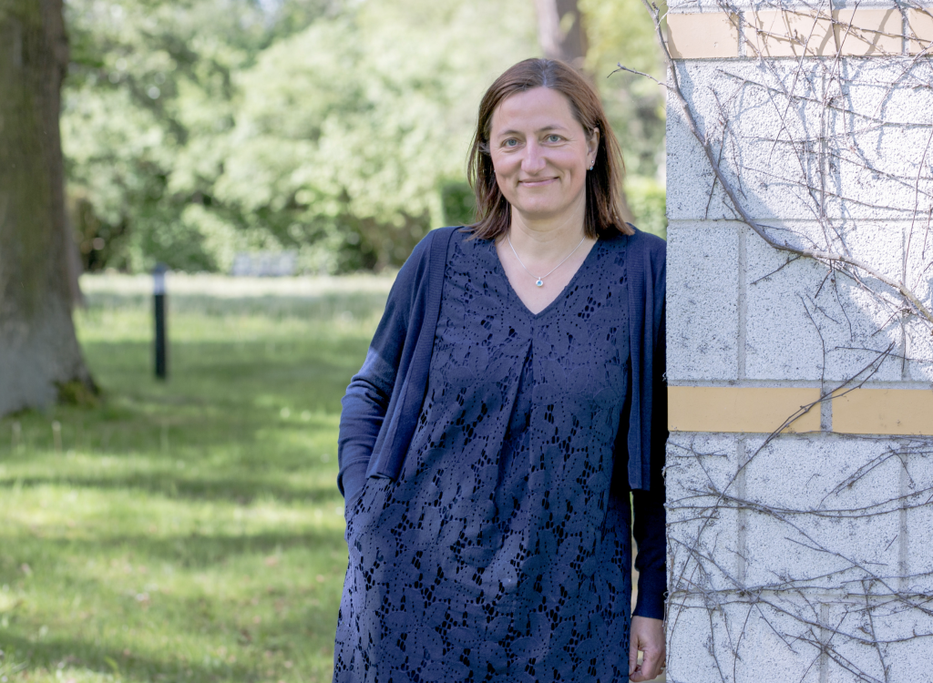 Johanna Fabel aus Moritzburg leitet eine Einheit beim Religionslehrertag. © Timm Ziegenthaler