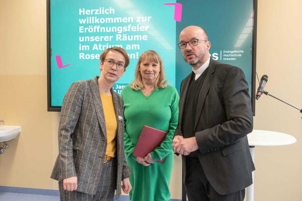 EHS-Rektorin Silke Geithner (l.) mit Petra Köpping und Tobias Bilz zur Eröffnung. © Dietrich Flechtner