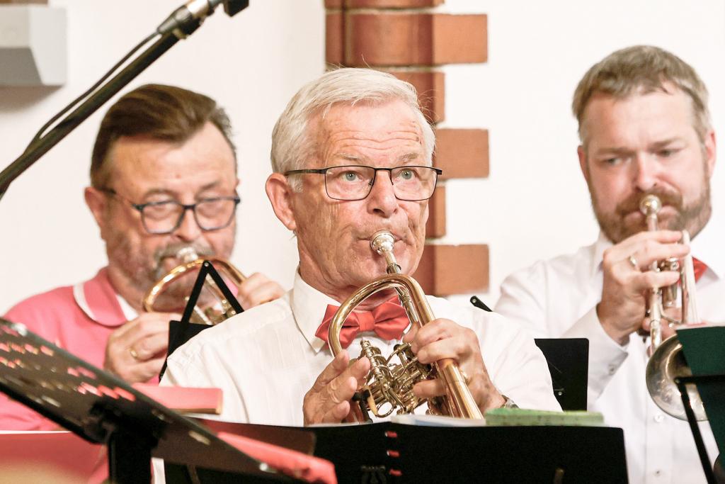 Werner Pelz (Mitte) leitet den Posaunenchor seit 2013. © Markus Pfeifer