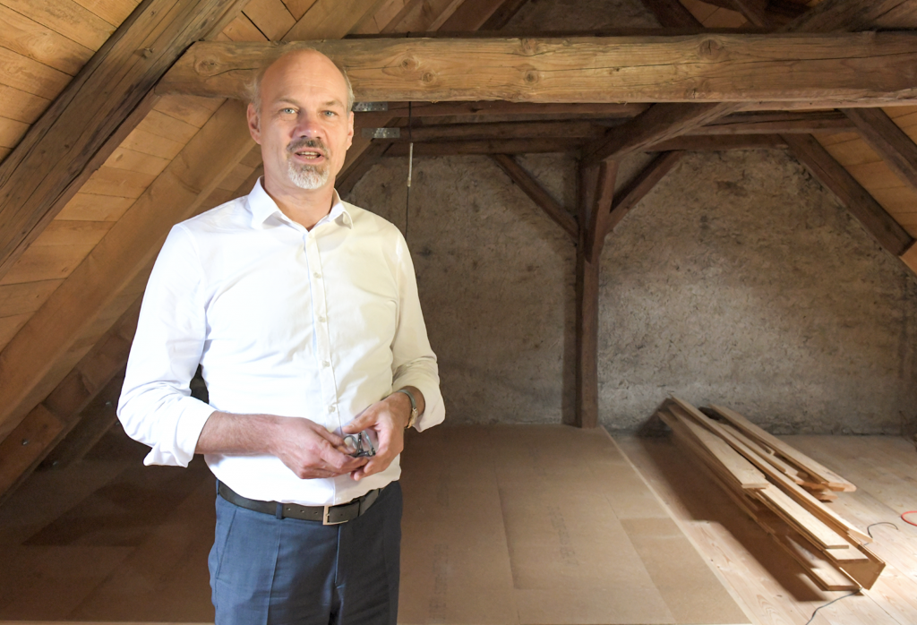 Alf Furkert im Versuchsobjekt, in der Kirche Sayda. © E. Mildner