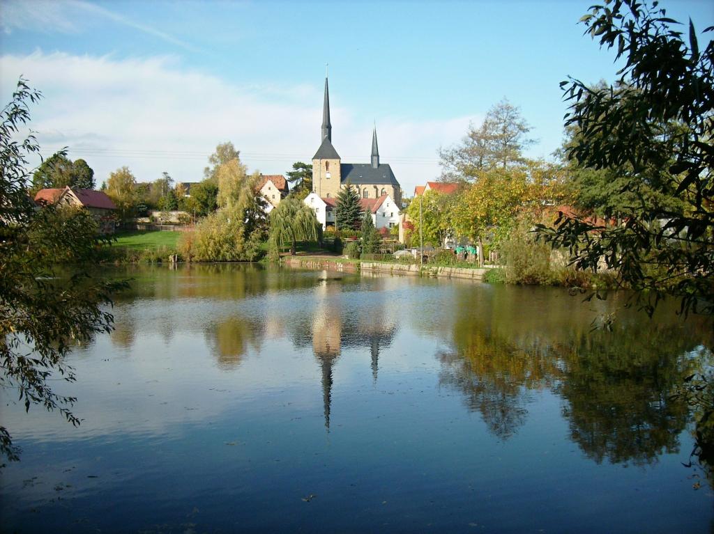 Aus Tegkwitz (Foto) bei Altenburg stammte der lutherische Pfarrer, der vor 500 Jahren im nahen Lossen die erste reformatische Taufe der Weltgeschichte vollzog. © Jwaller/CC BY-SA 3.0/wikimedia.org