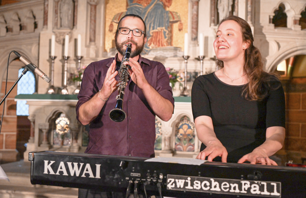 Musikalisch versiert: Martin Reichel und Magdalena Adler beim Auftritt in Dresden. © Steffen Giersch