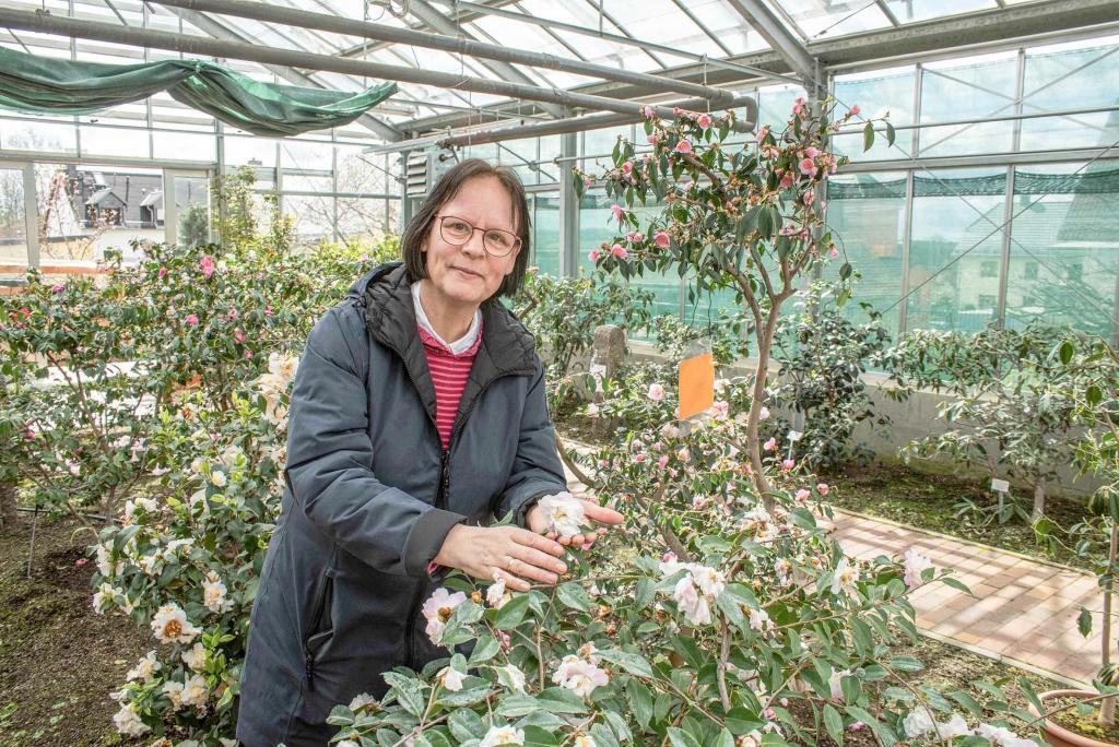 Pfarrerin und Geschäftsführerin Ulrike Fourestier im Blindengarten. © Dietrich Flechtner 