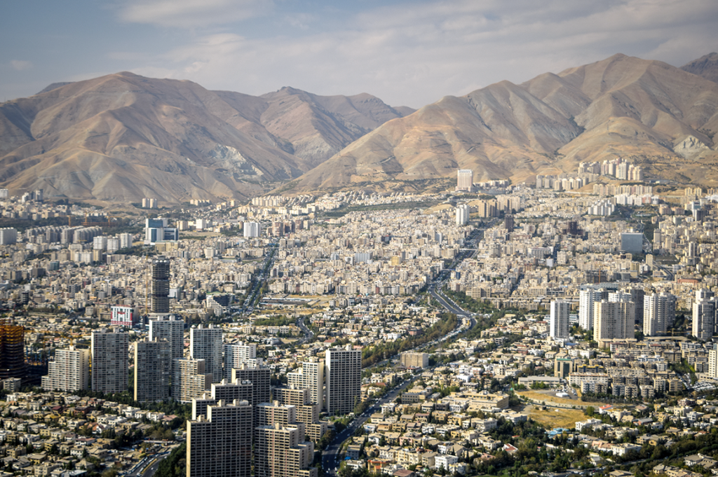 Rund 20 Millionen Einwohner leben schätzungsweise im Großraum von Teheran, der Hauptstadt des Irans. Der Großteil der Einwohner sind Perser, die dem schiitischen Islam angehören. © julianki – stock.adobe.com