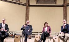 Moderiert von Bastian Wiezioch (l.) diskutierten (v.r.): Alexander Deeg, Julia Reuschenbach und Nils Franke in der Lutherkirche Leipzig. © Linn Manegold