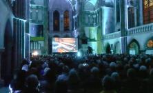 Wucht und Wonne: Pop-Organist Nico Wieditz brachte bei seiner Orgelshow »Kult-Tour 2024/25« in der Leipziger Peterskirche 700 begeisterte Gäste zum Tanzen.