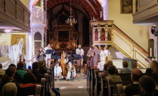 Apostelkirche Leipzig-Großzschocher vor wenigen Tagen: Das Ensemble Sospiratem (Leipzig) macht die Zeit des Bauernkrieges, der 1524–1526 stattfand, dank Musik anschaulich. © Uwe Winkler