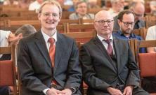 Der siebente Landeskirchenmusikdirektor Sachsens: Burkhard Rüger (l.) wurde in einem Gottesdienst in der Dresdner Dreikönigkskirche als Nachfolger von Markus Leidenberger feierlich ins Amt eingeführt. ©: Dietrich Flechtner