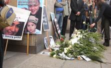 Ehrendes Gedenken für die Tote am Dresdner Rathaus 2009